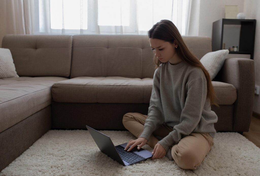 Entrer en relation avec le service client pour avoir les informations des acteurs essentiels du marché u matériel pour télétravail en 2025 en Suisse